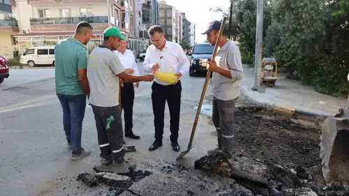 Alaşehir’de ter döken işçilere başkan sürprizi: Çocukluk anılarıyla serinlettiler