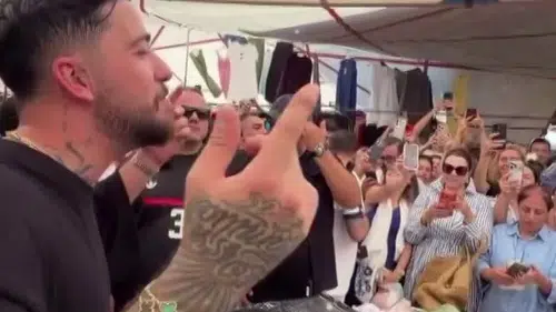 Domatesin yanına ritim, iç çamaşırı reyonuna DJ seti: Mahmut Orhan Alaçatı'yı salladı