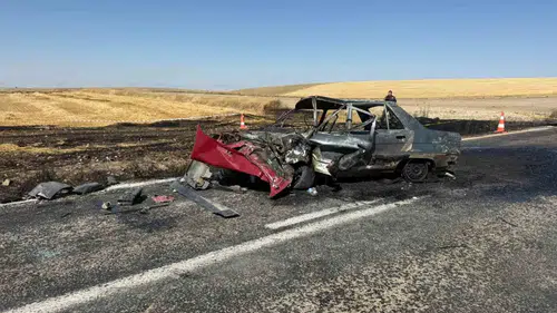 Emirdağ yolunda dehşet anları: Çarpışma sonrası araç alev topuna döndü