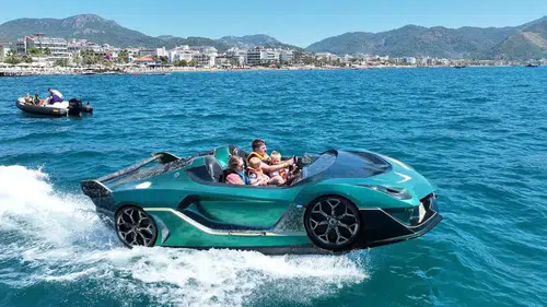 Marmaris’in mavi sularında yerli teknoloji fırtınası: Tatilciler jet car ile hız tutkusunu keşfediyor