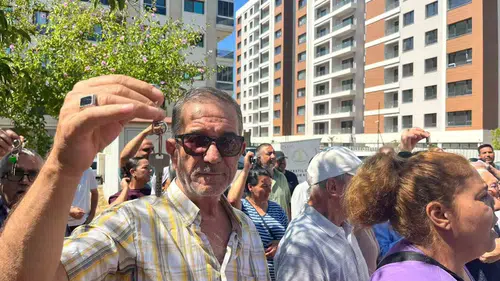 Örnekköy’de sabırlar tükendi: Hak sahiplerinden teslimat gecikmesine anahtarlı tepki