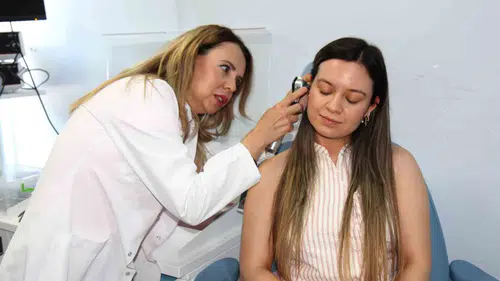 Tatil keyfiniz kabusa dönmesin: Havuz ve deniz sonrası kulak sağlığı rehberi