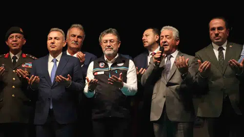 Balıkçıya 40 Milyonluk Nefes: Yeni Sezon İzmir'de Coşkuyla Açıldı, Gözler Somali'de