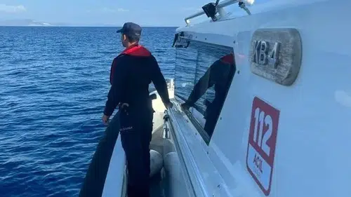 Didim açıklarında denizde mahsur kalan kişiye Sahil Güvenlik eli uzandı