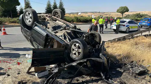 Uşak’ta direksiyon başında kabus dolu anlar: Takla atan araçta ağır yaralandı