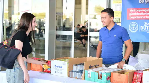 Manisa'da öğrencilere kapılar ardına kadar açıldı: İlk durak terminalde samimi karşılama