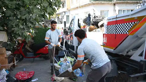 Kuşadası sokaklarında çirkin görüntüye geçit yok: Zabıtadan sert müdahale