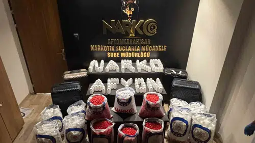 Afyonkarahisar'da nefes kesen operasyon: Bavullardan zehir fışkırdı