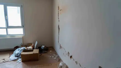 Turgutlu’da "ölüm binası" alarmı: Temel hatası sokağı tehdit ediyor