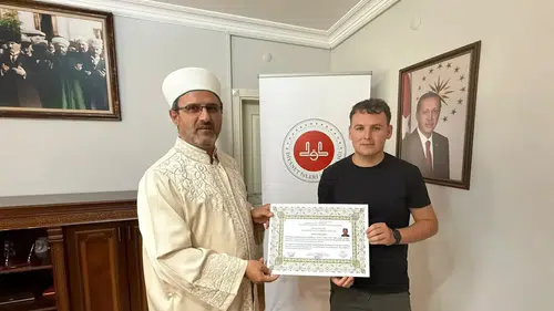 Bayram Namazındaki Kardeşlik İklimi, İrlandalı Genci Söke’de Hidayete Erdirdi