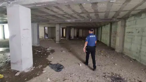 Sandıklı'da huzur operasyonu: Metruk binalar didik didik arandı