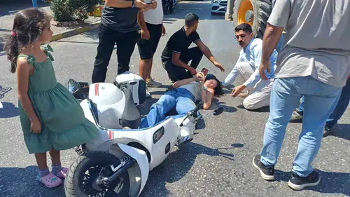 Aydın'da motosikletli sürücünün zor anları: Olası kazadan kaçarken yere çakıldı