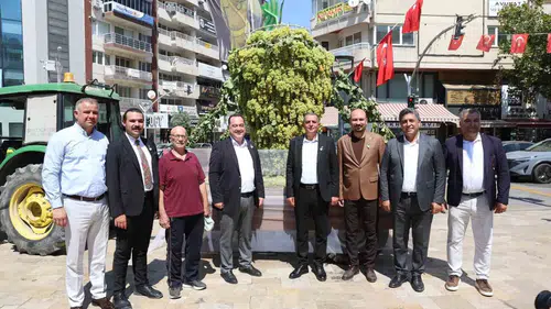 Manisa’da üzümün bereketi şenliklerle taçlanıyor: Bağbozumu coşkusu geri döndü