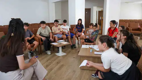Efeler’de okul dışı eğitim rüzgarı: Gençleri bekleyen ücretsiz atölyeler kapılarını açıyor