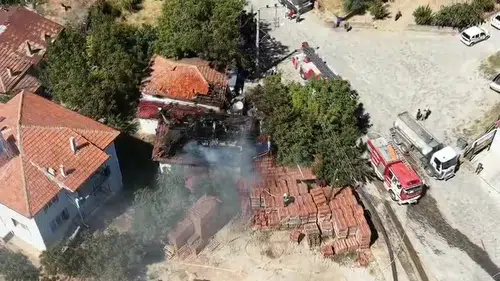 Bahçedeki küçük kıvılcım büyük felakete dönüştü: Evinden geriye sadece enkaz kaldı