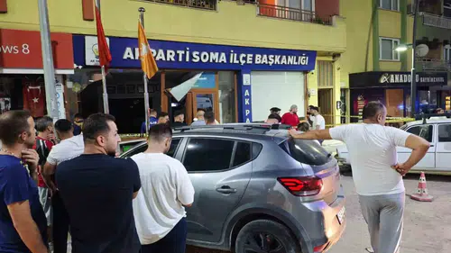 Soma'da Otomobil Parti Binasını Toplantı Salonuna Kadar Deldi: Sürücü Yaralı