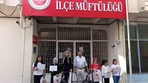Emirdağ'da Öğrencilere Kur'an Kursu Yarışmasında Taşınan Ödüller: Birinciye Bisiklet Sürprizi