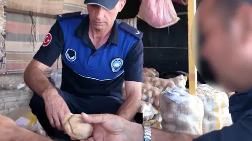 Sandıklı’da tezgah kuranlara ağır fatura: 9 kilo diye sattıkları çuvaldan 7,5 kilo çıktı