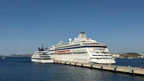 Bodrum'da kruvaziyer trafiği: İki dev gemi 836 misafiri ağırlıyor
