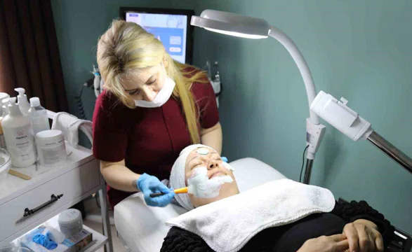 Marmaris’te kadın saha personeline ücretsiz cilt bakımı