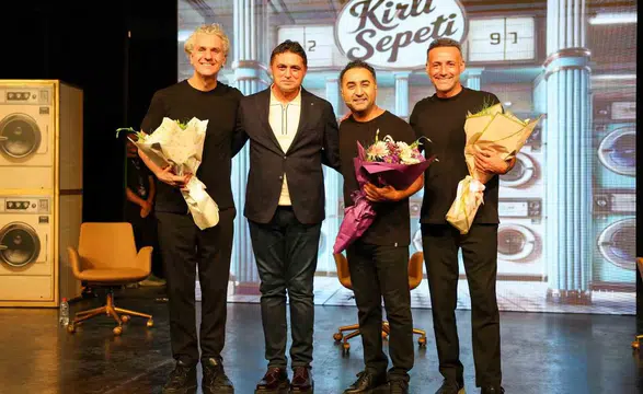 Aliağa’da Bir Ay Süren Sanat Şöleni, Zafer Bayramı Coşkusuyla Perde Kapattı