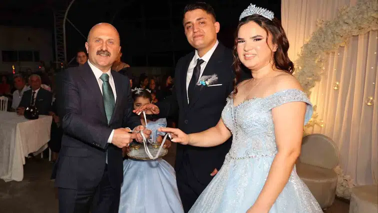 Çine’de çifte mutluluk: Vali Varol gençlerin nişan heyecanını paylaştı