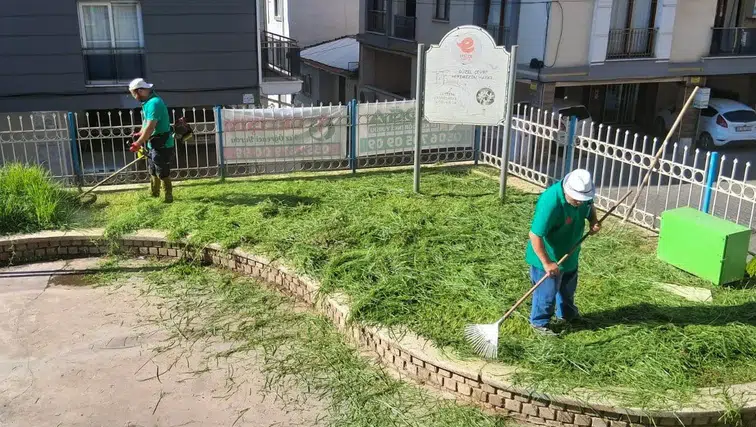 Efeler’de Yeşil Dokunuş: Dört Mahallede Parklar Yeniden Hayat Buluyor
