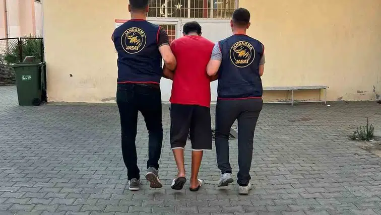 Kemalpaşa’da JASAT Baskını: 23 Yıl Hapis Cezalı Firari Hükümlü Kıskıvrak Yakalandı
