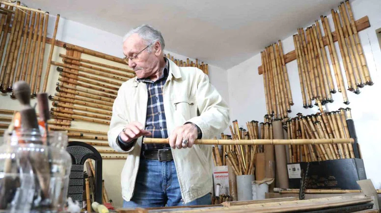 80 yaşında Çukurova kamışlarını sanata dönüştürüyor