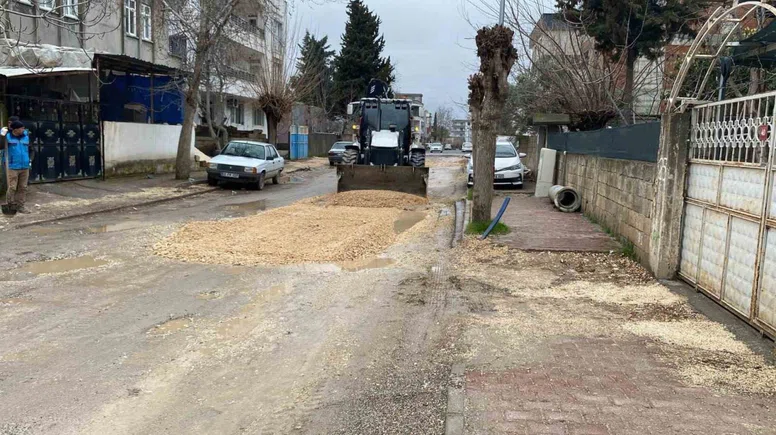 Adıyaman’da bozulan yollara müdahale