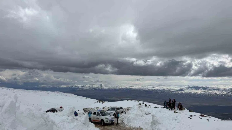 Ağrı Dağı’nda kaybolan dağcı için arama çalışması başlatıldı