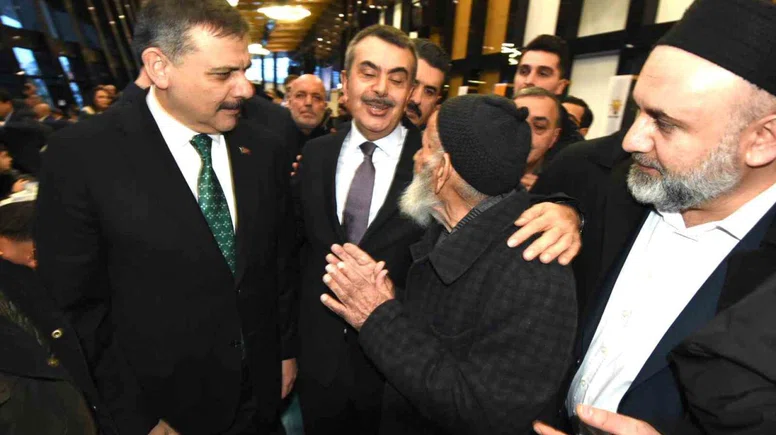 Bakan Çiftçi ve Bakan Tekin, Erzurum’da 4 bin kişiyle iftarda buluştu