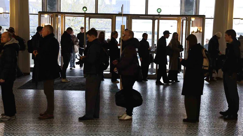 Danimarka halkı genel seçim için sandık başında