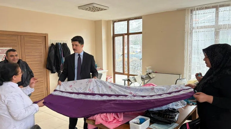 Digor Kaymakamı Ahmed Tayyib Kahraman’dan Halk Eğitimi Merkezi’ne ziyaret