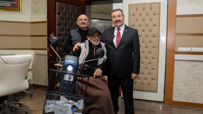 Gölbaşı Belediye Başkanı Odabaşı, vatandaş ve personelle bayramlaştı