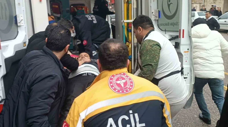 Lokantayı basıp kardeşini vurdu