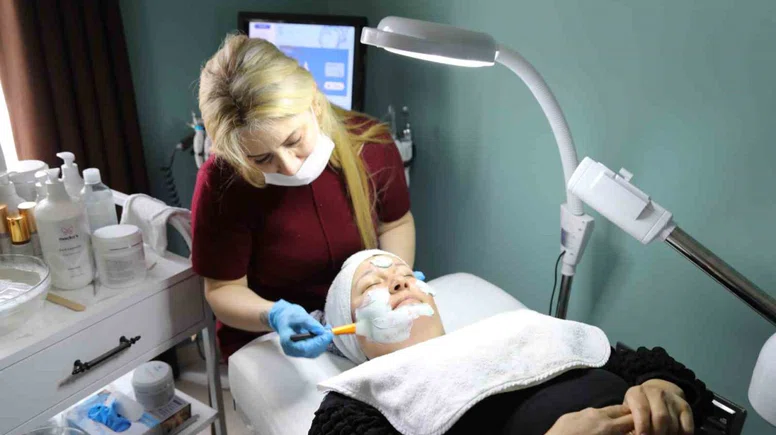 Marmaris’te kadın saha personeline ücretsiz cilt bakımı