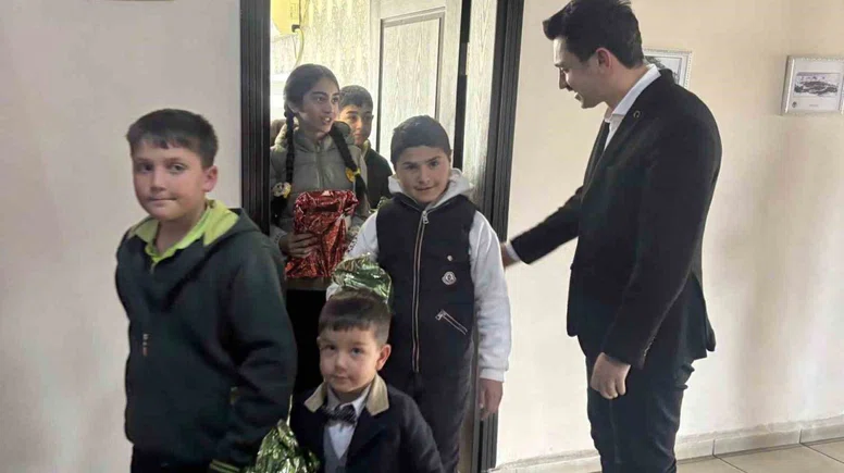 Susuz’da öğrencilerden kaymakama anlamlı ziyaret