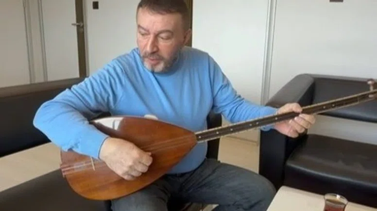 "Uzaylı Mustafa", Samsun’un güzelliğine türkü yaktı