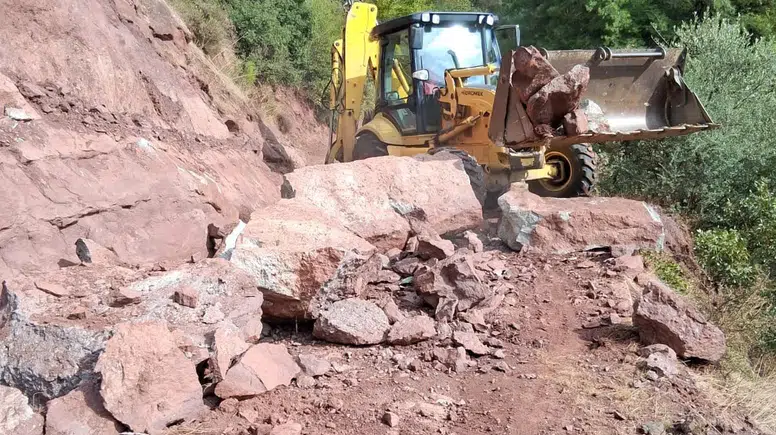 Efeler’de seferberlik: Yağışın tıkadığı yollara belediye dokunuşu