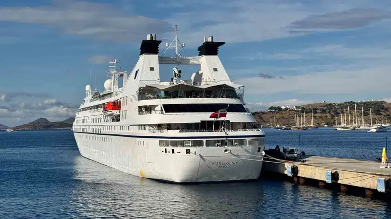 Bodrum limanında hareketli saatler: Dev kruvaziyer rotasını Ege'ye çevirdi