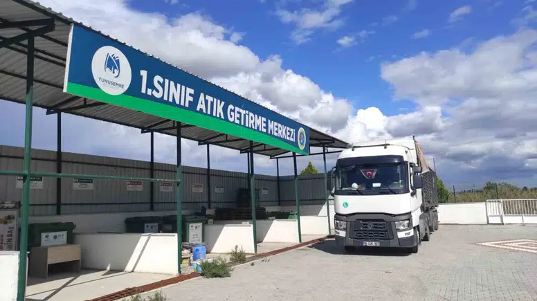 Yunusemre'de ekolojik temizlik: İlaç atıkları doğadan arındırılıyor