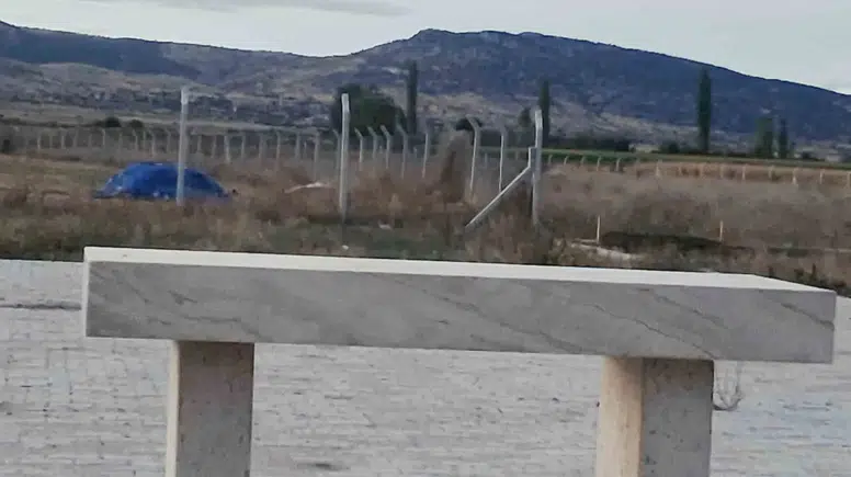 Miras kalan tarlayı hayır kapısına dönüştürdü: Kendi bağışladığı alana ilk o defnedildi