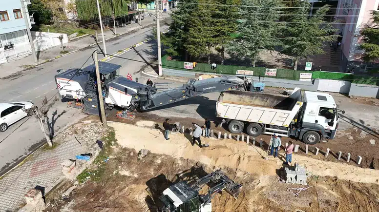 Bolvadin’de ulaşım çilesi bitiyor: Ertuğrul Gazi Caddesi yeni yüzüne kavuşuyor