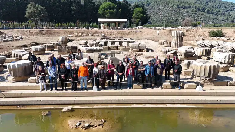 Edebiyatın devleri kehanet merkezinde: Homeros’un izi Klaros’ta sürüldü