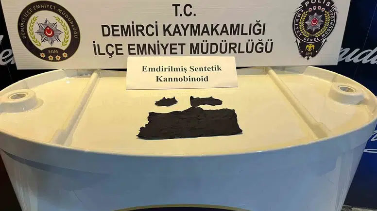 Demirci'de zehir operasyonu: Bin dozluk sevkiyata polis engeli
