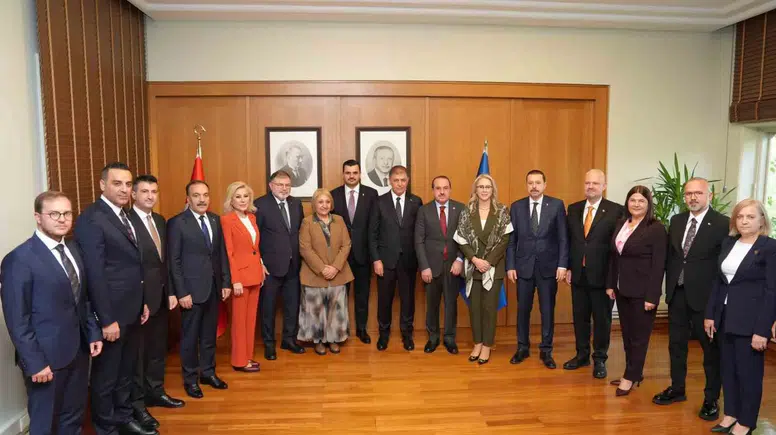 İzmir'de yeni dönem: Şato'da gerçekleşen zirveyle iş birliği mesajı verildi