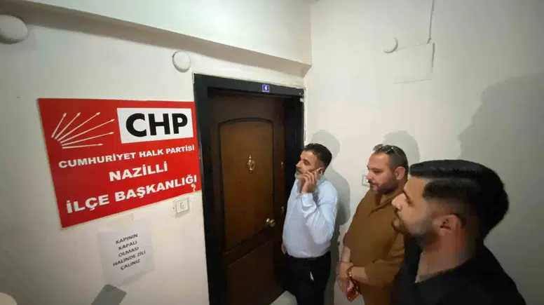 Nazilli CHP’de kilitli kapılar ardında gerilim: Devir teslim töreni kaosa dönüştü
