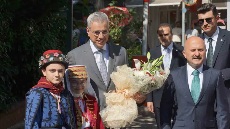 Aydın'da Sağlık Vizyonu: Bakan Memişoğlu'ndan Toplumsal Refah İçin Kritik Uyarılar