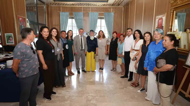Yunusemre'de sanat şöleni: Fırçalar suyun rehberliğinde tuvale döküldü